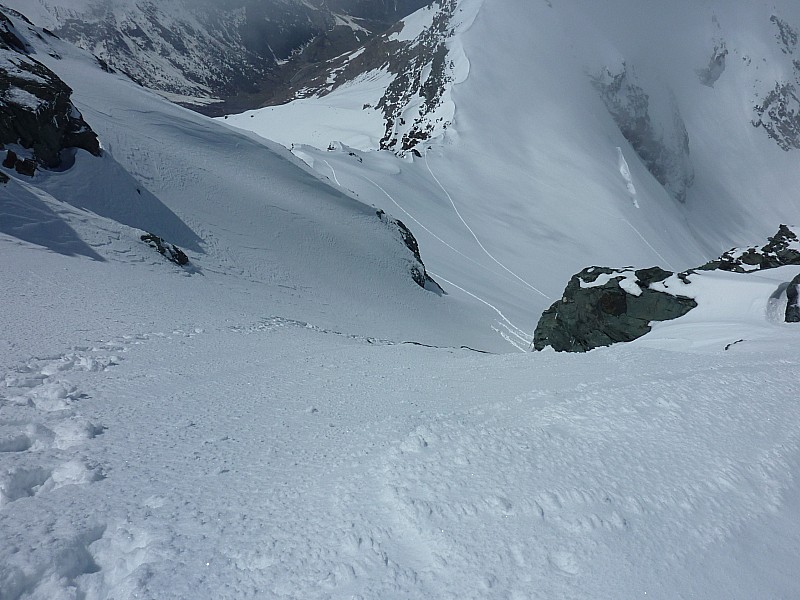 Face N de Turia : Couloir d'accès au sommet de la face.