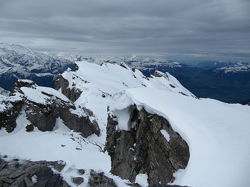 Vue sur : les Rochers des Fiz. Les Jumelles et les Ptes des Ayères Nord et Sud.