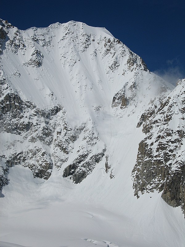 Couoir Berbey : Au moins 5 skieurs sont descendu le dimanche et on a vue 5 qui sont montée lundi matin