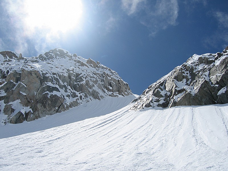 on arrete : Ici on est arreté, trop de niege pour montée a pied et trop raide pour le ski. Mais une bonnen descente