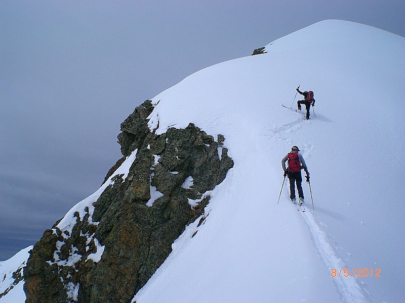 Chanteloube : le sommet sort bien à ski.