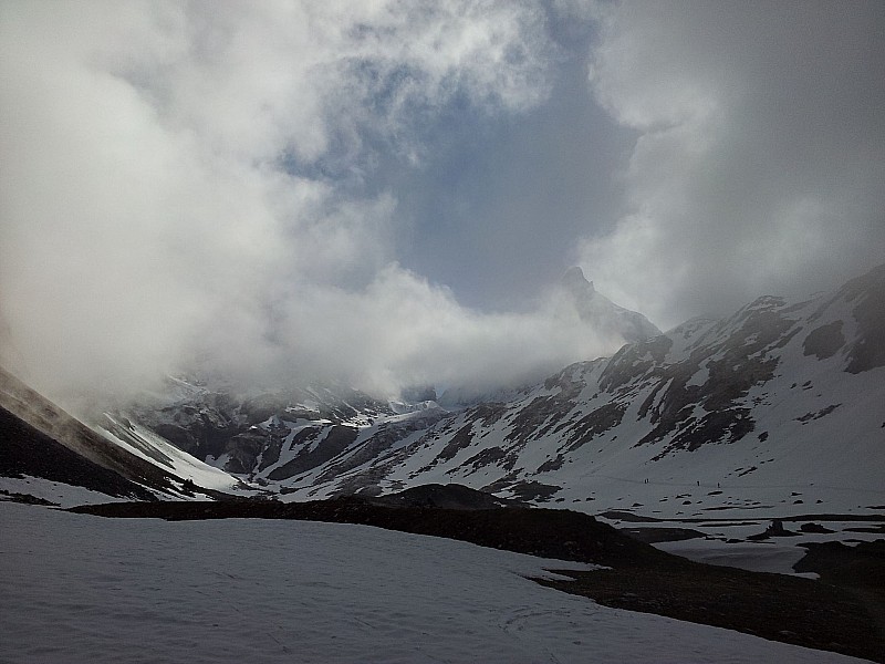 Les nuages se disloquent : Le beau temps arrive. Chaussage vers les Barmettes.