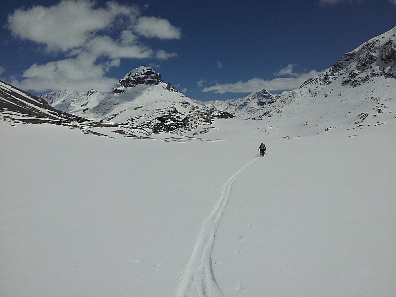 Vers le lac Rond : C'est plat et la réverbération est particulièrement intense. Nombreux "woufs" dans cette zone à notre passage.