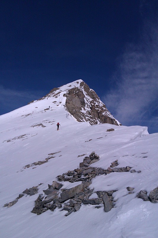 Le sommet enneigé : Le sommet se fait à skis cette fois !
