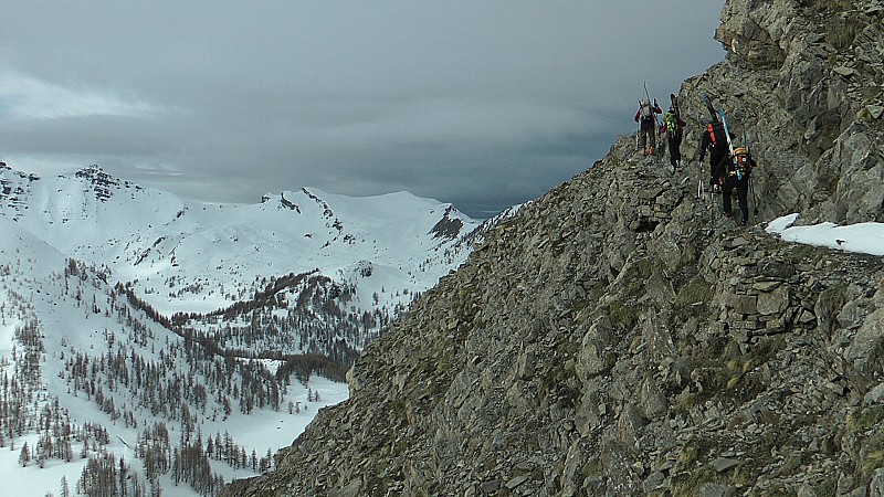 2500m : sur le sentier d'été, le mauvais temps revient à toute allure, ce sera rideaux, dans 1/4 d'heure, dommage, et bravo MF