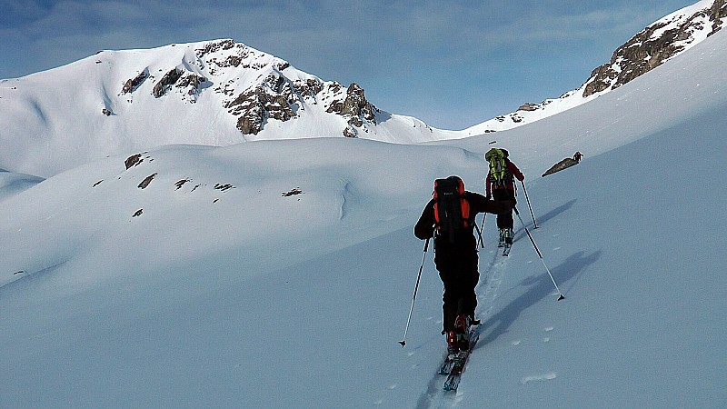 2300m : bon enneigement dans le vallon de la petite cayole