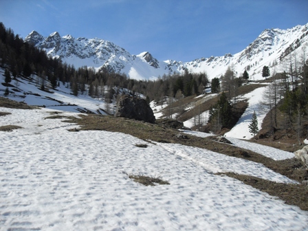 Arrivée en bas dans une neige pourrie.