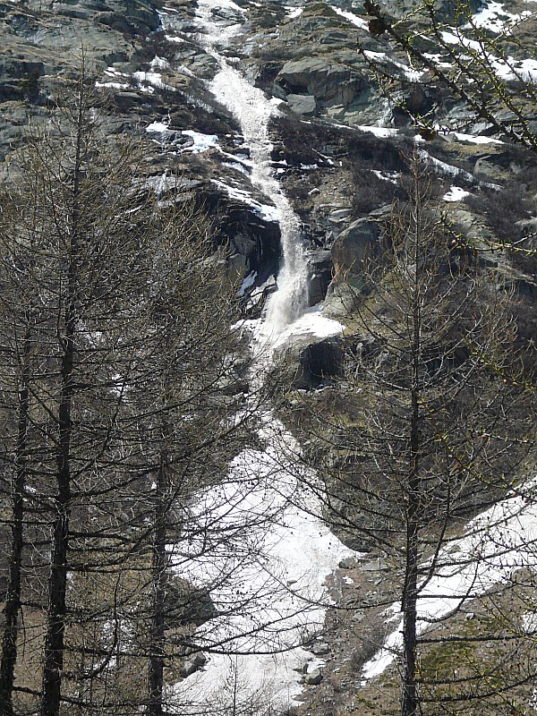 cascade de neige ! : versant opposé