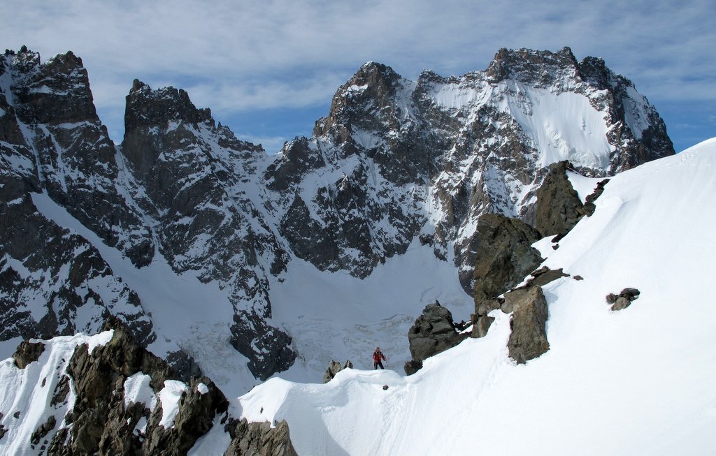 Bernard sort du couloir