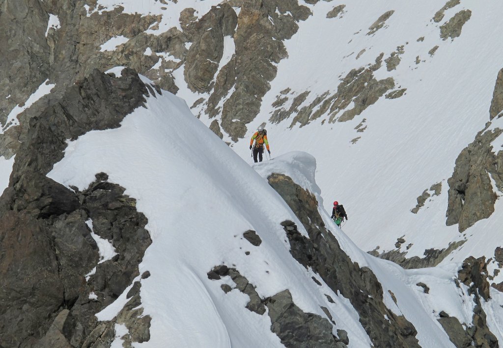 Cordée pédestre... : ...sortant du Couloir Dérobé