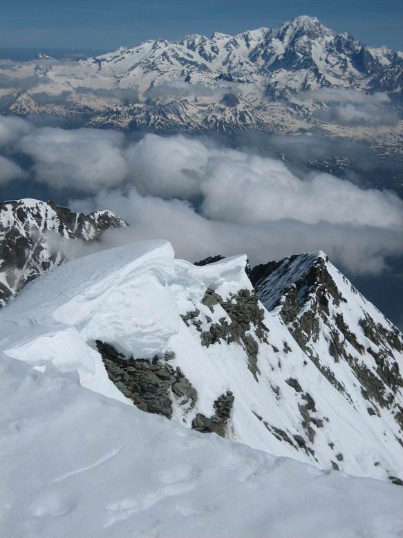 Vue du sommet : Du sommet, tres belle vue sur le Mont-Blanc.