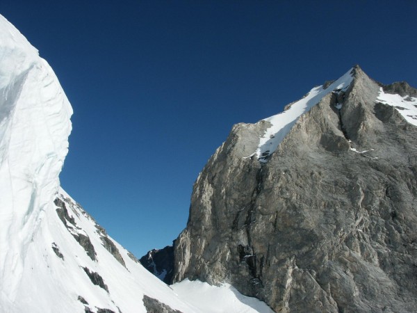 Grande Casse : Aiguille de l'Epéna depuis le pied de la face.