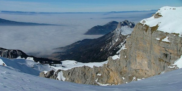 Lac d'Annecy dans la crasse : Privilèges de l'altitude en hiver!