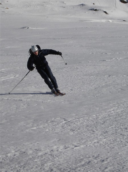 Ski sur le Baounet : Le ski est bon sur cette neige dure et uniforme... (photo Sylvain)