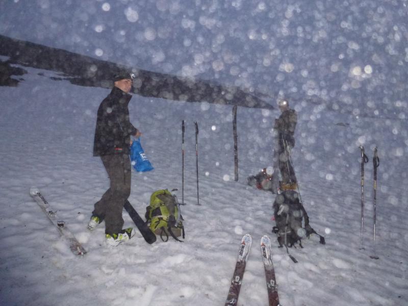 Mont Dolent : Nous chaussons, non pas sous la neige, mais dans un épais brouillard