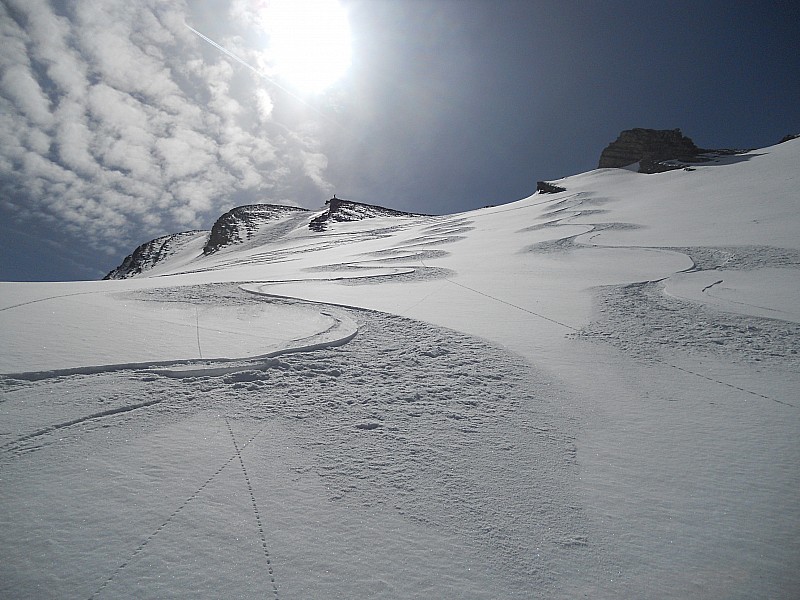 traces de ce jeudi bien poudré : très bonne petite couche de poudre ,encore du bon 
ski au 17/05/2012