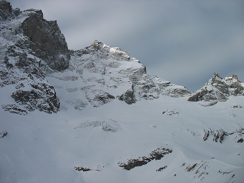 Face nord : Neige encore bien froide vers le col de la grande Ruine