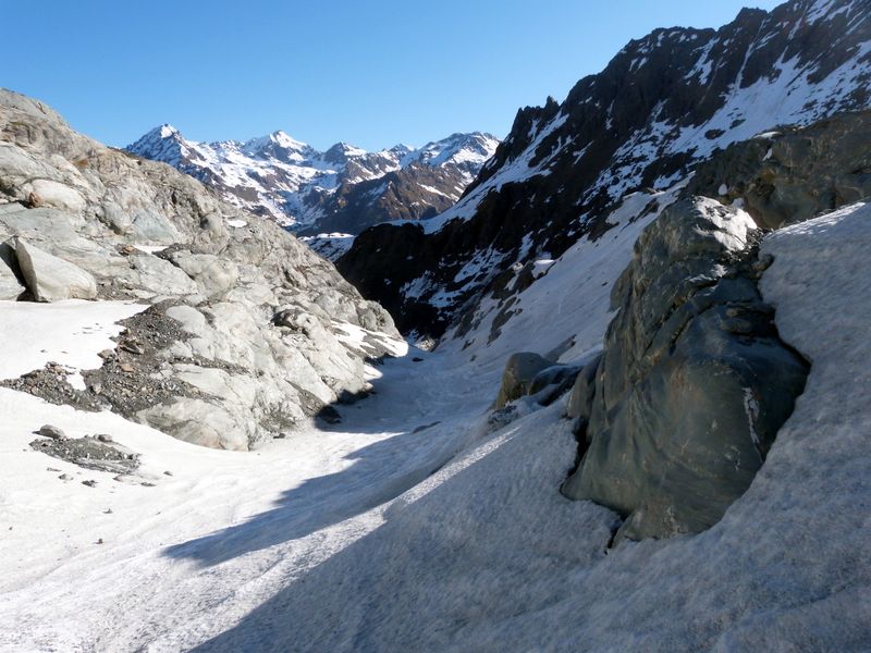 #5 Vue d Vue d'ensemble de la morraine : Depuis la Dyure de Corbassière, pas de problème de rupture de neige