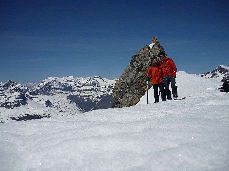 les losers ;-) : Sur fond de pointe de vallonet et grand roc noir, la banane dans le coin avec la moquette sur  1000m qui nous attend!