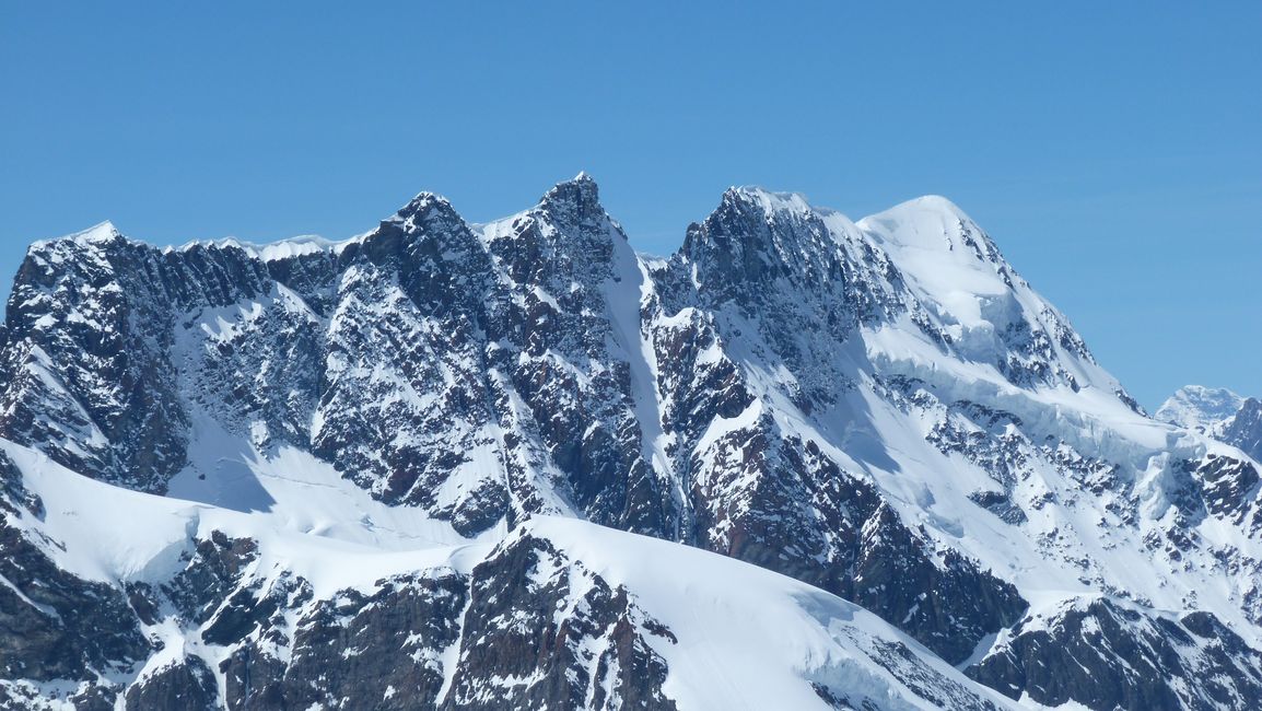 4000 du Valais : De gauche à droite:Roccia Nera 4075m,  Pointe Breithorn 4106m, Breithorn est 4139m, Central 4159m et le point culminant ouest à 4164m