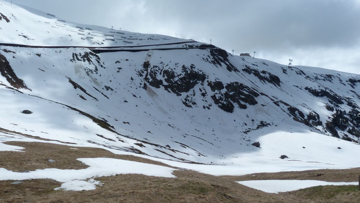 Montée à Rotenboden : L'enneigement versant nord commence vers 2000