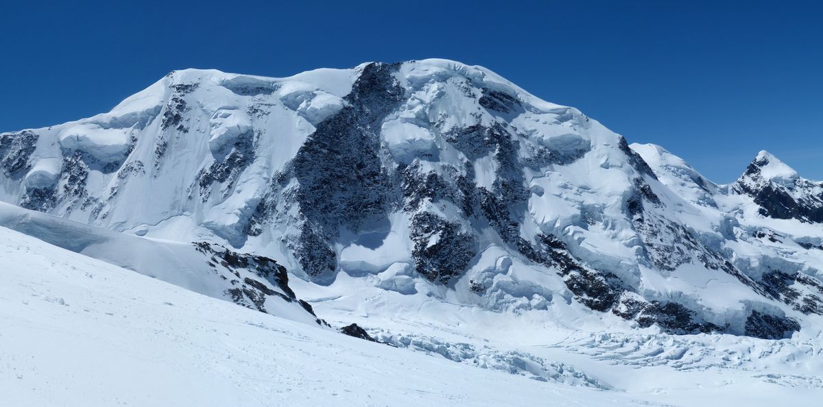 4000 du Valais : Le Liskamm 4527m et ses glaciers suspendus