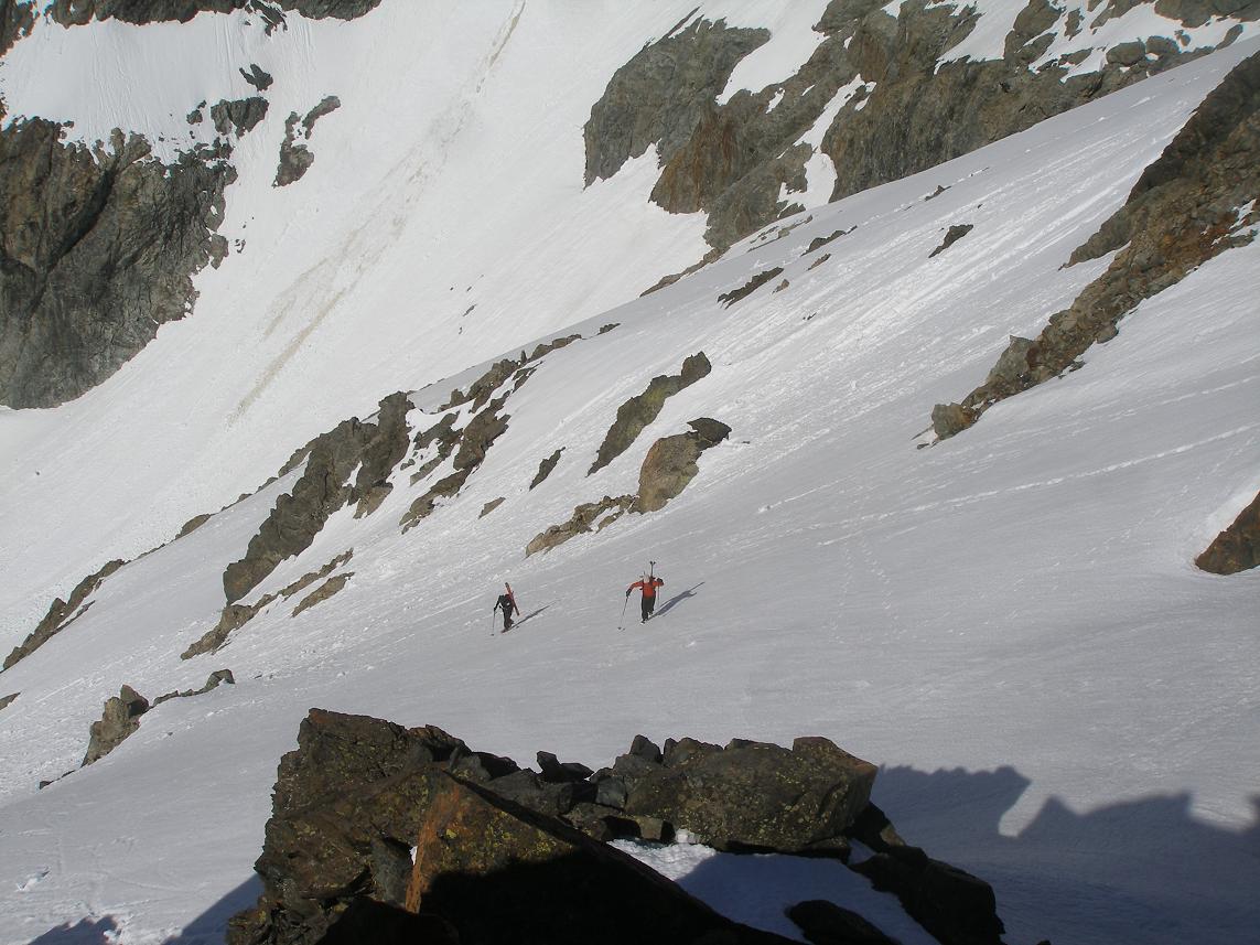 guide 05 et sa partenaire : bon moments partagés  entre amoureux de la montagne!