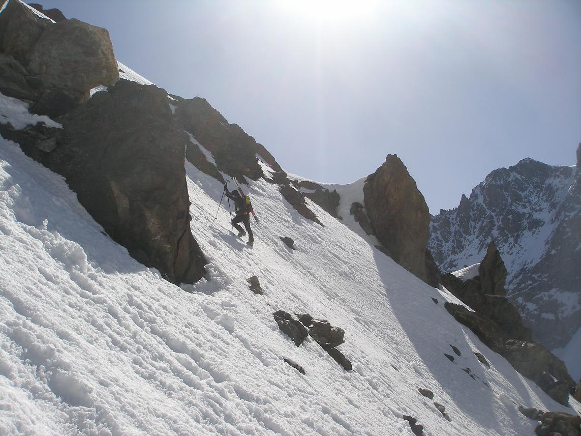 le fredo : ski sur le dos!