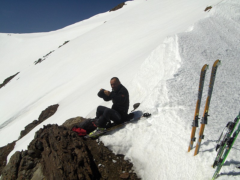 Col de Malcros : Denis attends que ça "décaille"