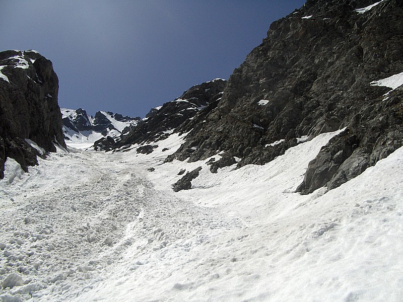 Col de Malcros : Le goulet, ça passe bien en rive gauche, surprenant .