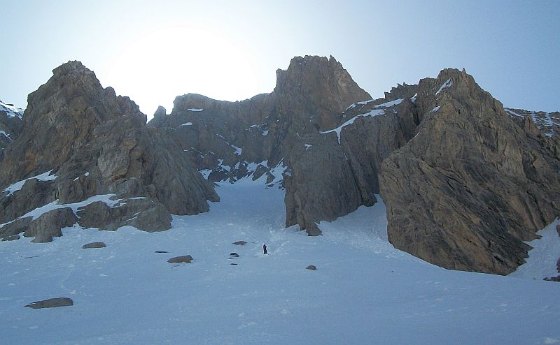 crampons plus adaptés... : ... au pied du rognon rocheux
