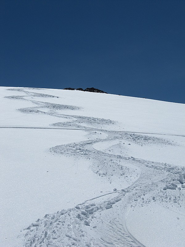 Malgré l'heure tardive : la neige était agréable à skier sous la Pointe de la Terrasse.