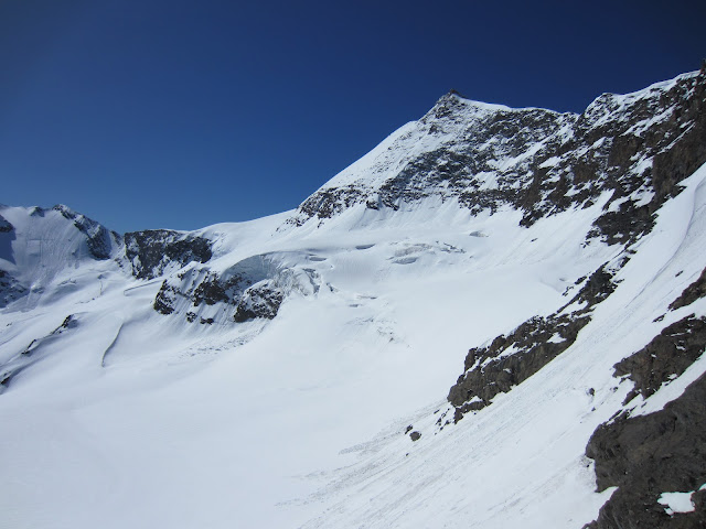 Albaron : La suite des réjouissances avec le glacier des Evettes surplombé par l'Albaron lui-même