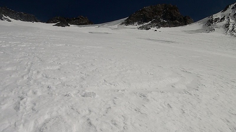 Attention à la glace : Il y a des grandes plages de glace, mais aussi en faisant des virages on a fait apparaître 2 fois de la glace