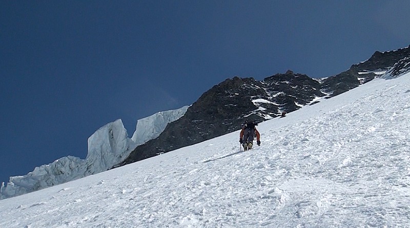 Début de la face : Avec les séracs du Couloir du Gardien à gauche