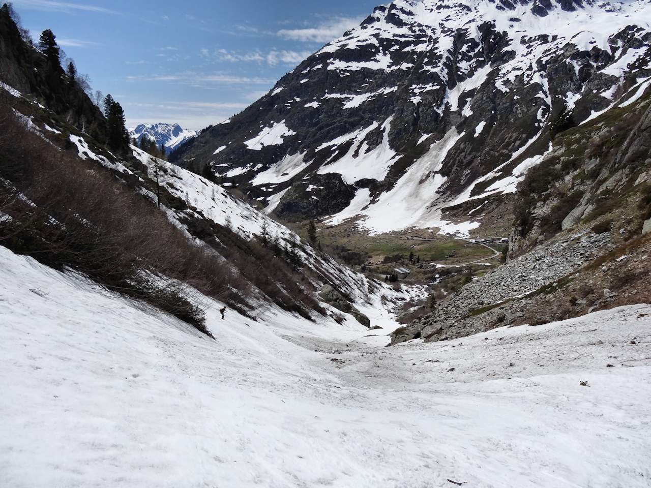 Canyon de la Sassière : Pour éviter le portage, mais prudence, risque de rupture de ponts de neige !