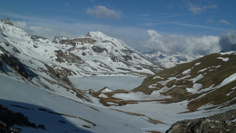 Lac de la Sassière : Encore gelé