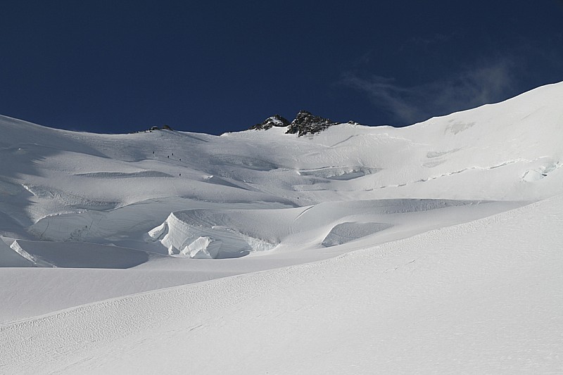 Nadelhorn : Le groupe des traceurs s'approche du sommet du Nadelhorn