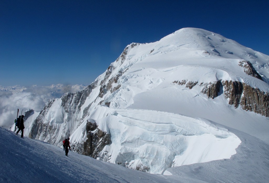 Le col de la Brenva... : ...et le Mont Blanc