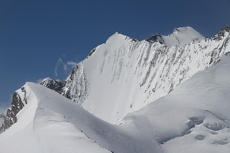 Lenzspitze : c'est qui est étrange la face est nettement moins bonne, qu'avant les 2 dernières chutes de neige...