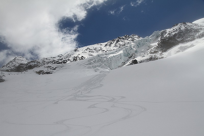 Belle ambiance : Des beaux séracs (on reste cependant à l'écart)