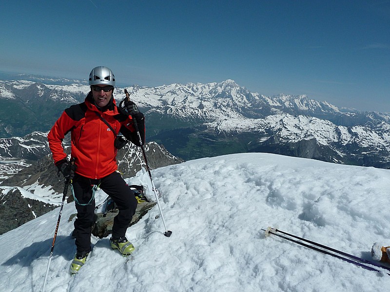 Photo au sommet du Mont Pourri : Devant le Mont Blanc, maître des lieux. Merci Dom.