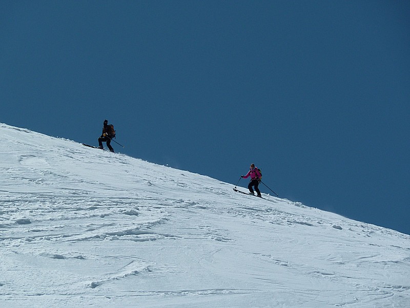 Descente sous l'épaule : bon grip mais il faut rester vigilant