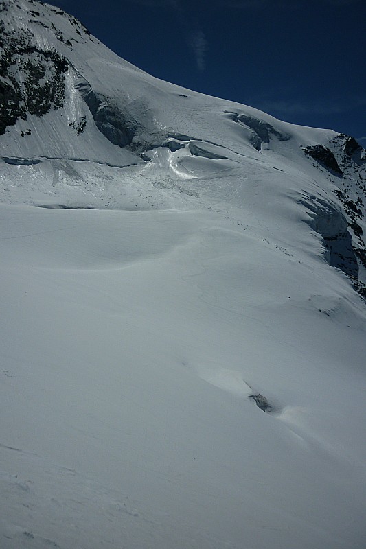Glacier de Geay peu après midi : Moquette après la grosse crevasse de gauche sur la photo et jusqu'au bivouac du grand col