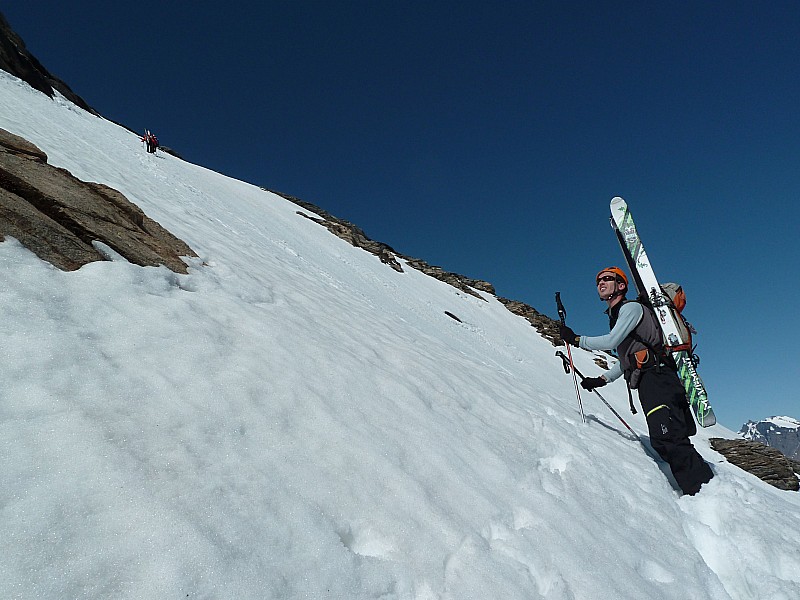 Barre d'accès au glacier : : Djé et l'équipe de choc plus haut