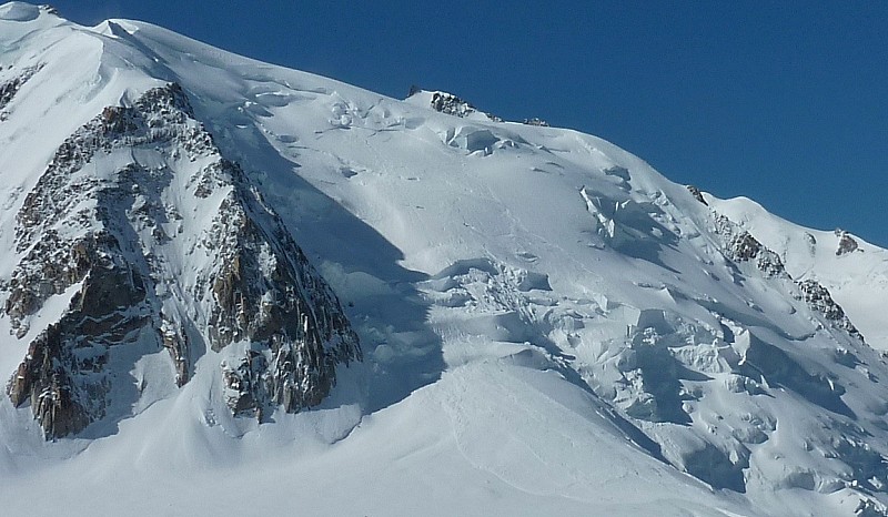 Mt blanc du Tacul : Une plaque est partie dans la voie normale.
