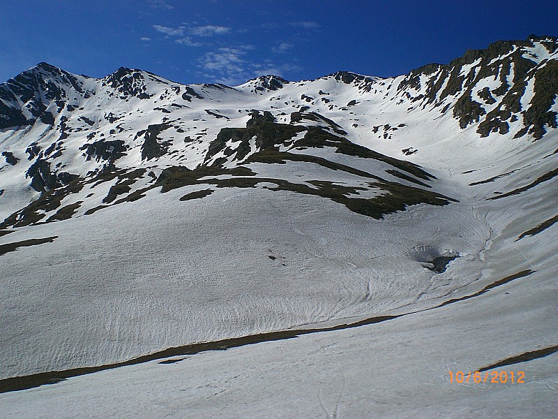 Asti : Montagne de Ruine, encore bien skiable.
De G à D : Asti, sommet W 3258m, point 3192m, point 3171m.