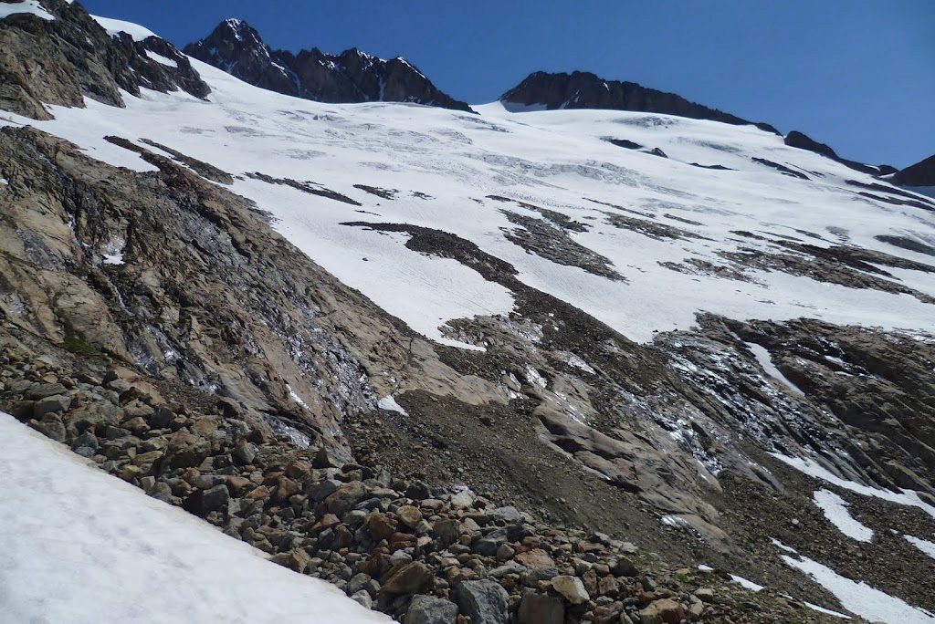Du sommet de la moraine : La partie basse du glacier. (photo D.Moreau)