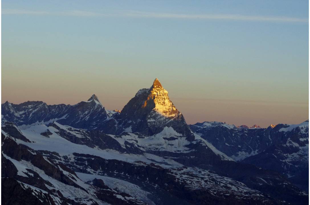 Le Cervin brule-t-il? : Les 4000 s'enflamment un à un... des feux de juin:!