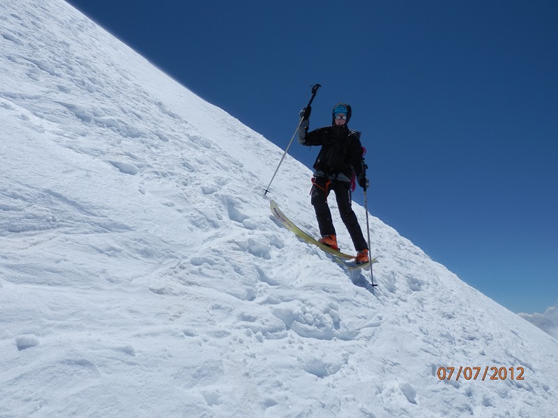 Départ à ski du sommet : Neige dure et soufflée au départ du sommet